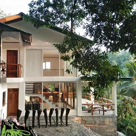 Puerto Galera Hilltop Guesthouse -Tropic Retreat